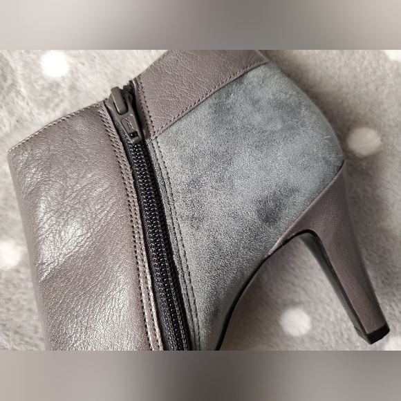 Brand New Naturalizer two tone Gray high heeled Ankle boots - Picture 14 of 16